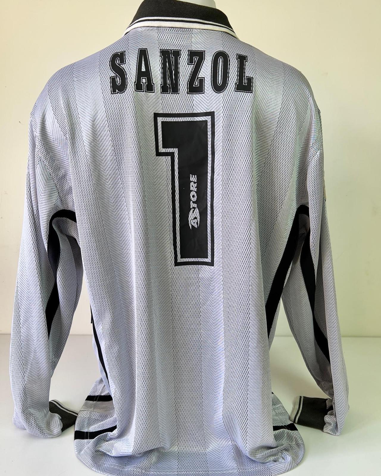 CA Osasuna 1999-00 GK 1 Kit