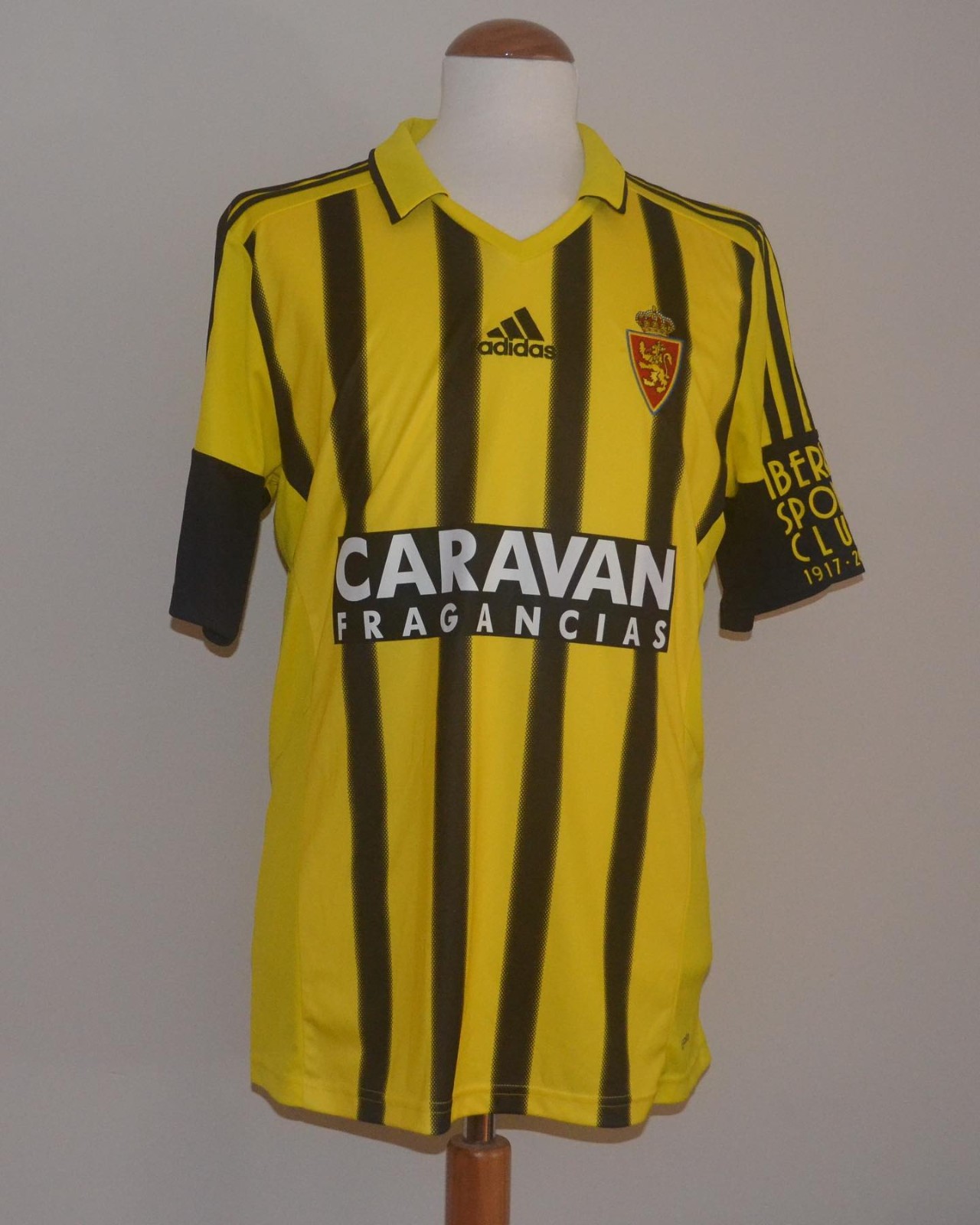 Real Zaragoza 2016-17 Away Kit