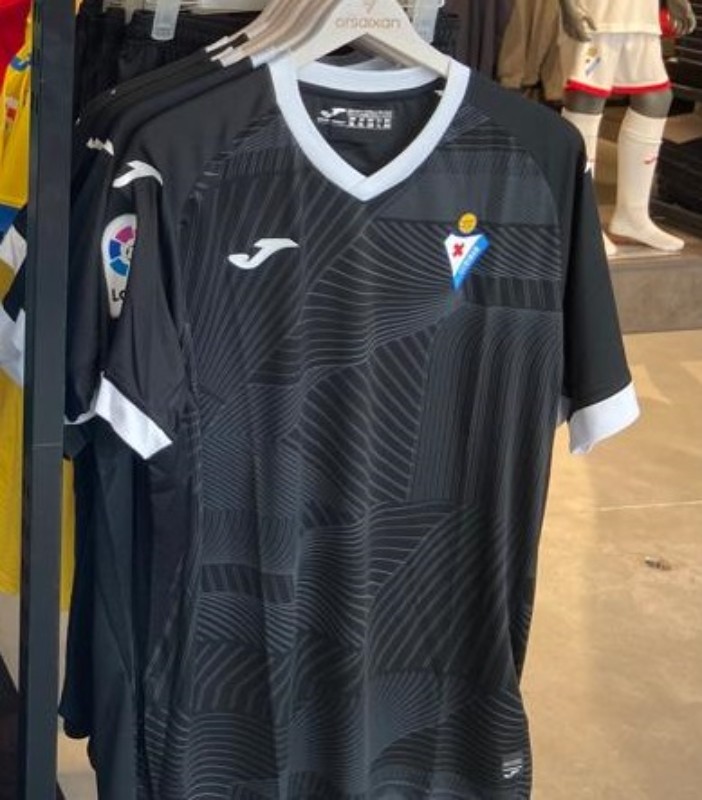 SD Eibar 2021-22 GK 2 Kit