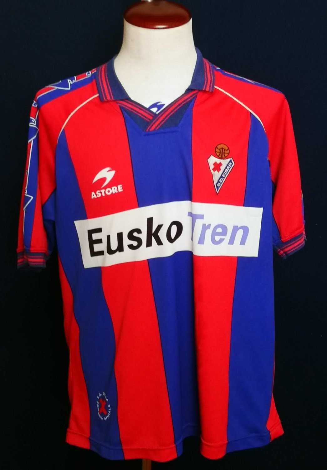SD Eibar 1998-99 Home Kit