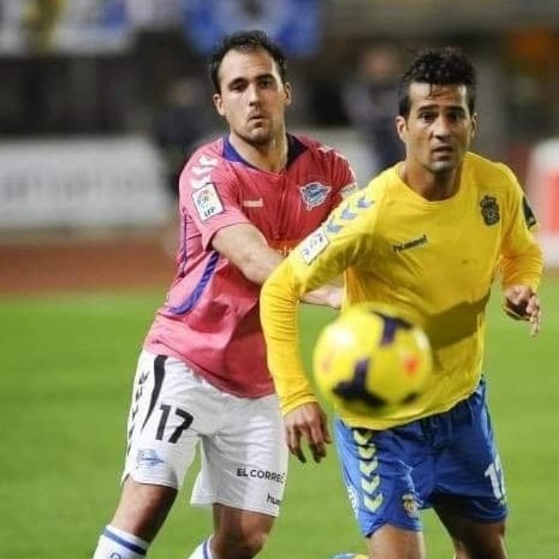 Deportivo Alavés 2013-14 Pink October Kit