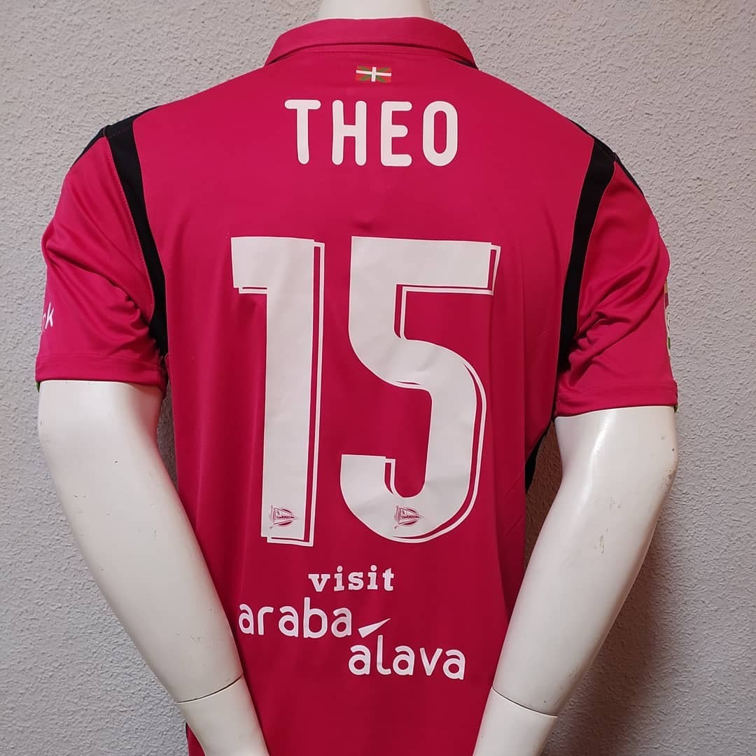 Deportivo Alavés 2016-17 Away Kit