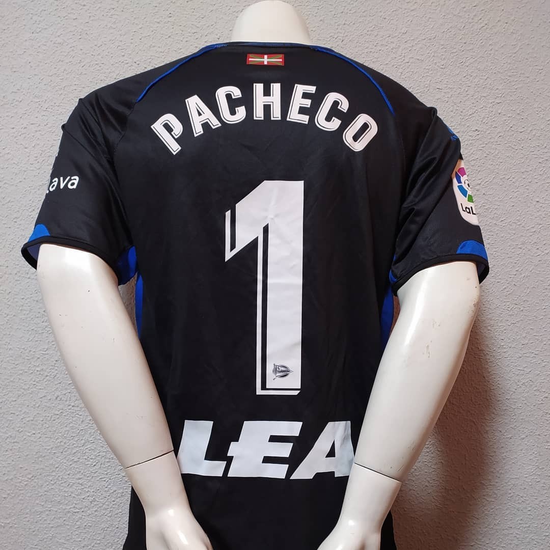 Deportivo Alavés 2018-19 GK Kit