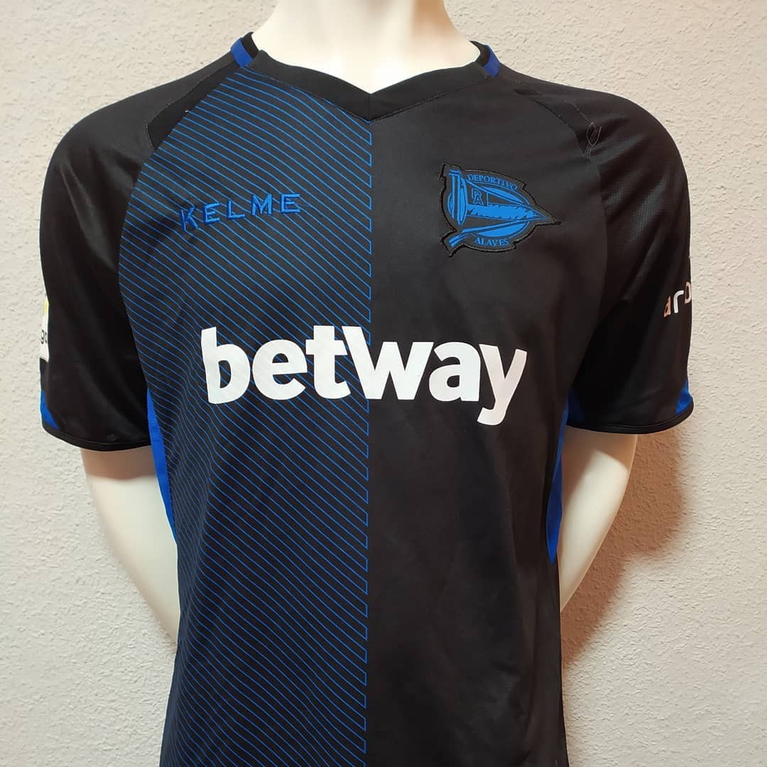 Deportivo Alavés 2018-19 GK Kit