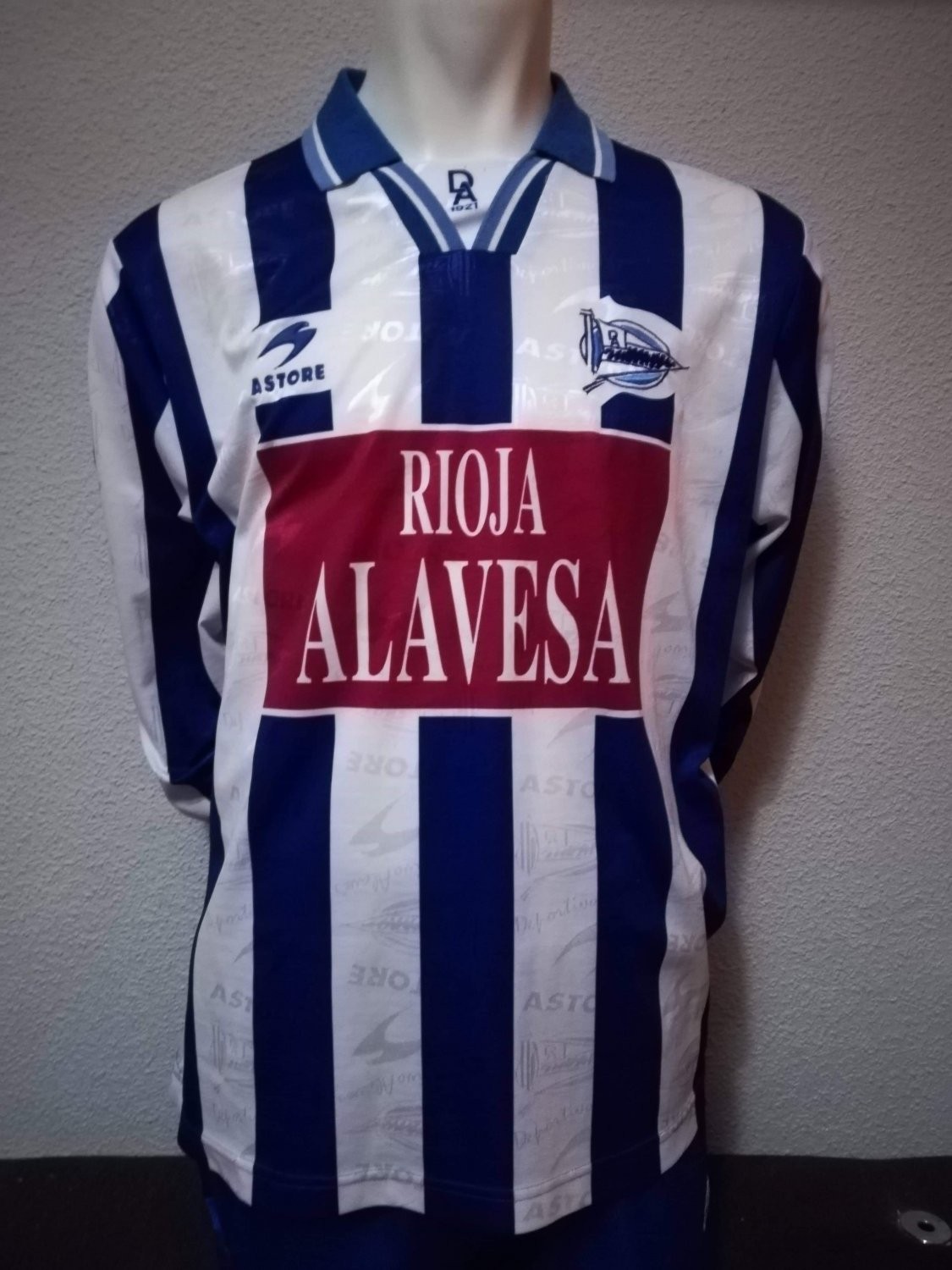 Deportivo Alavés 1997-98 Home Kit