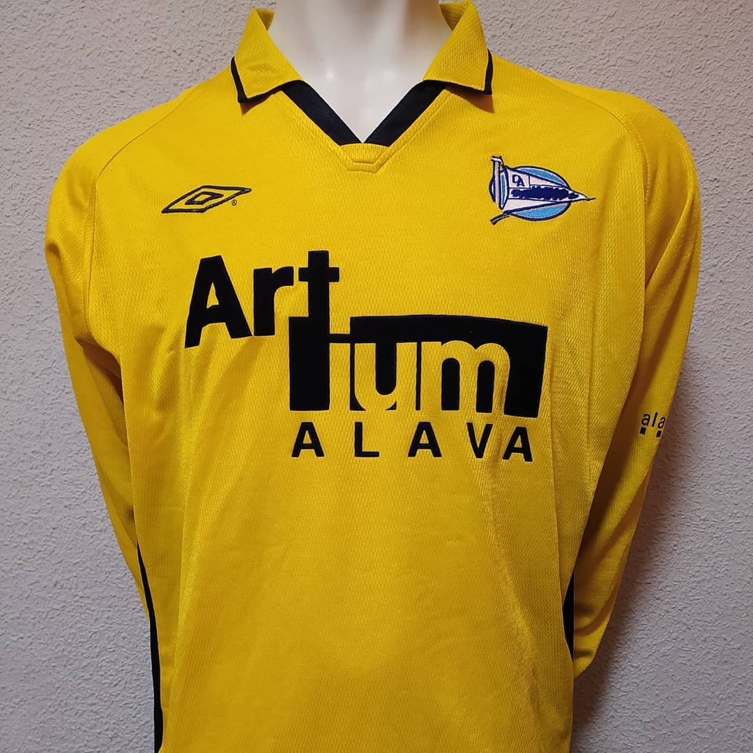 Deportivo Alavés 2003-04 Away V2 Kit