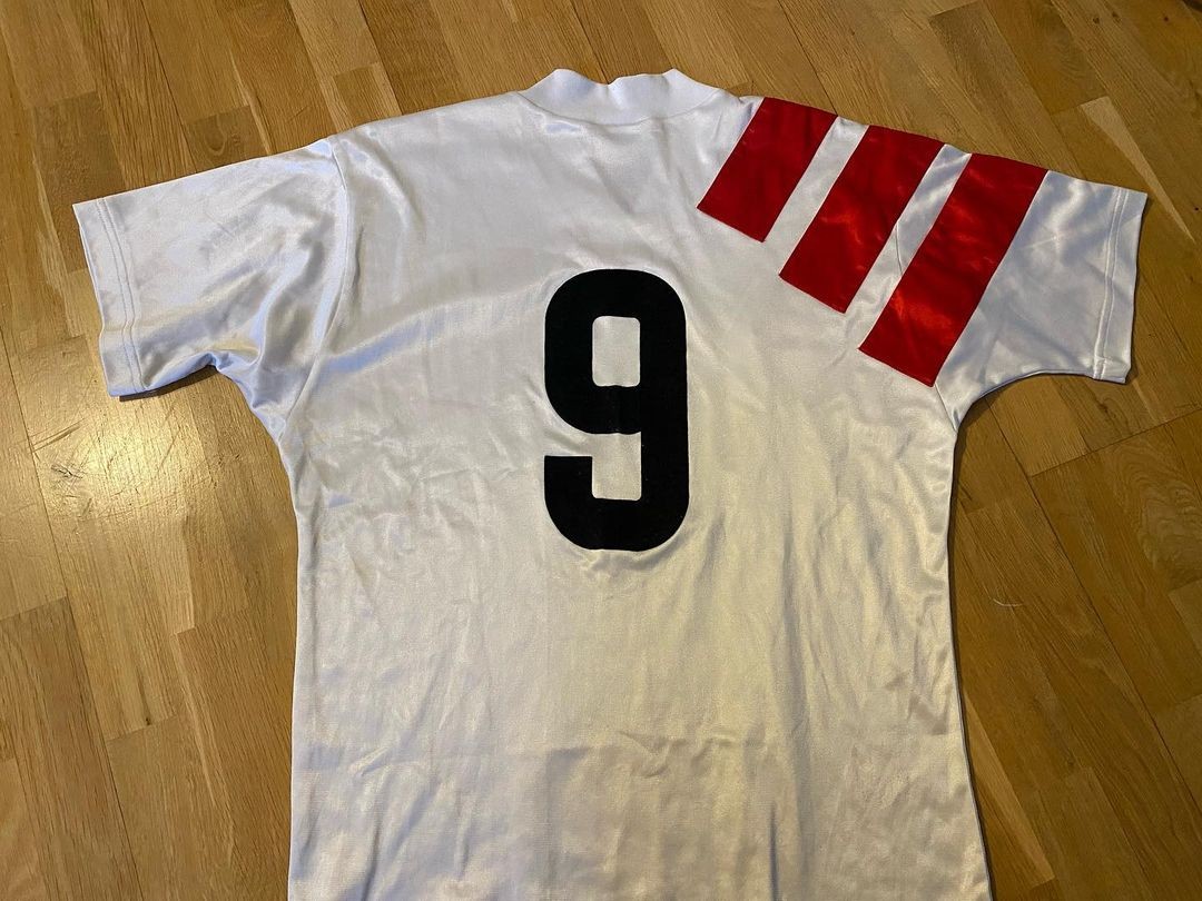 Bayer 04 Leverkusen 1993-94 European Away Kit