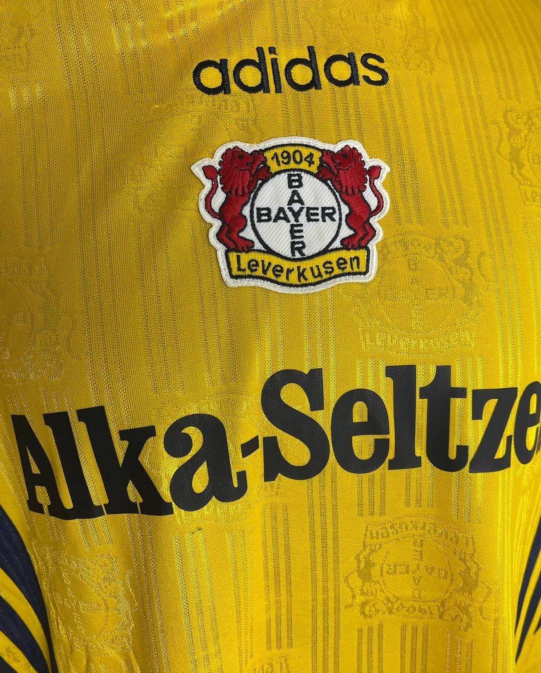 Bayer 04 Leverkusen 1996-97 Third Kit