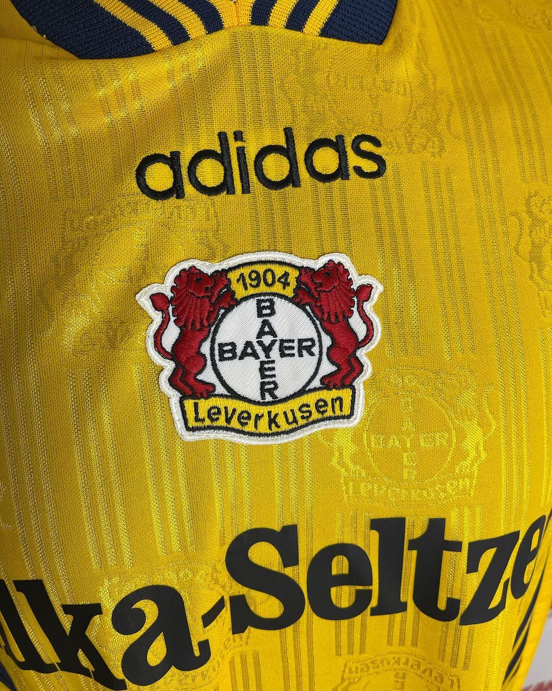 Bayer 04 Leverkusen 1996-97 Third Kit