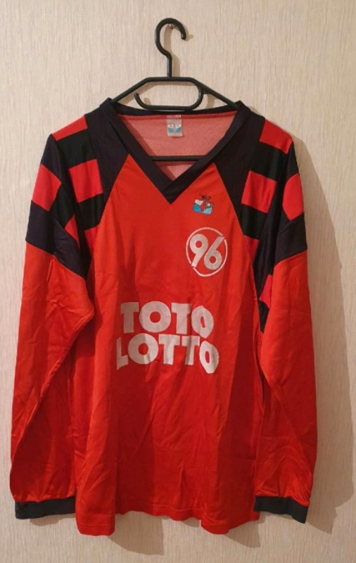 Hannover 96 1994-95 Home Kit