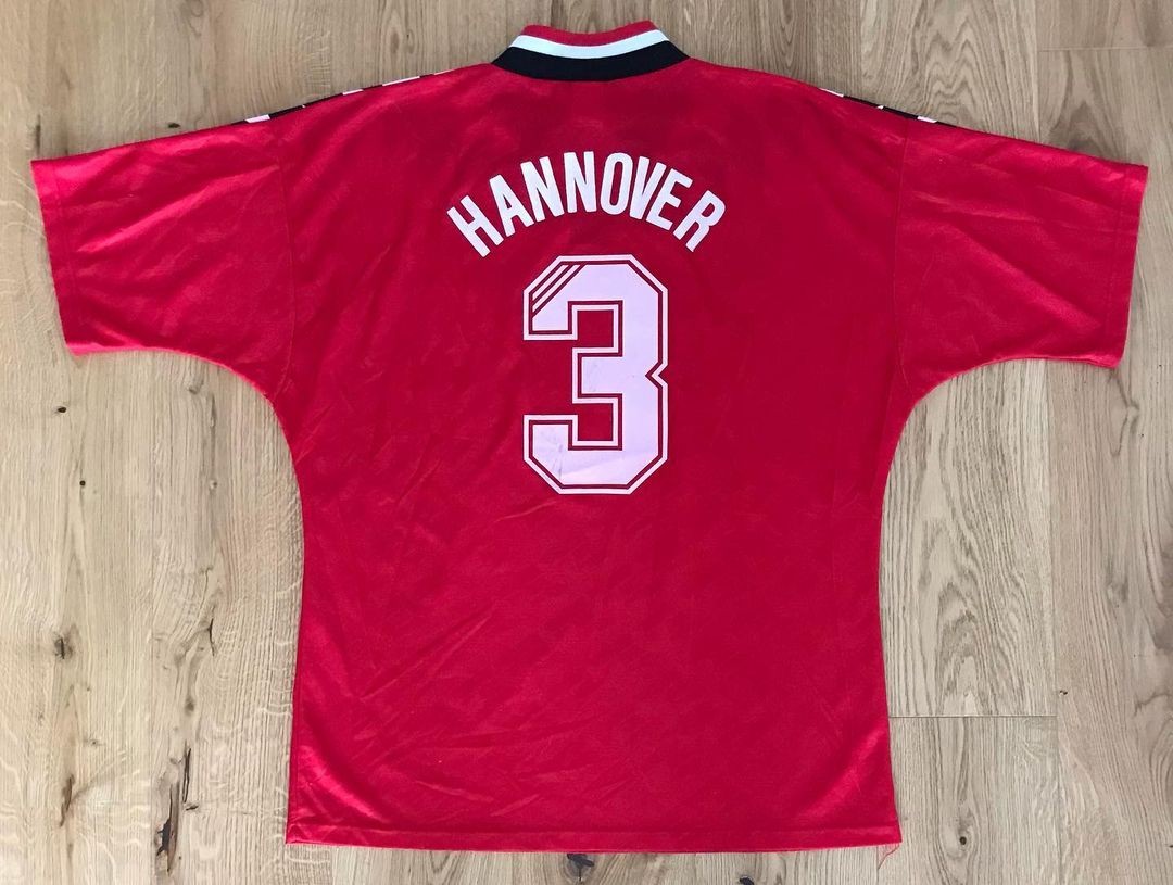 Hannover 96 1995-96 Home Kit