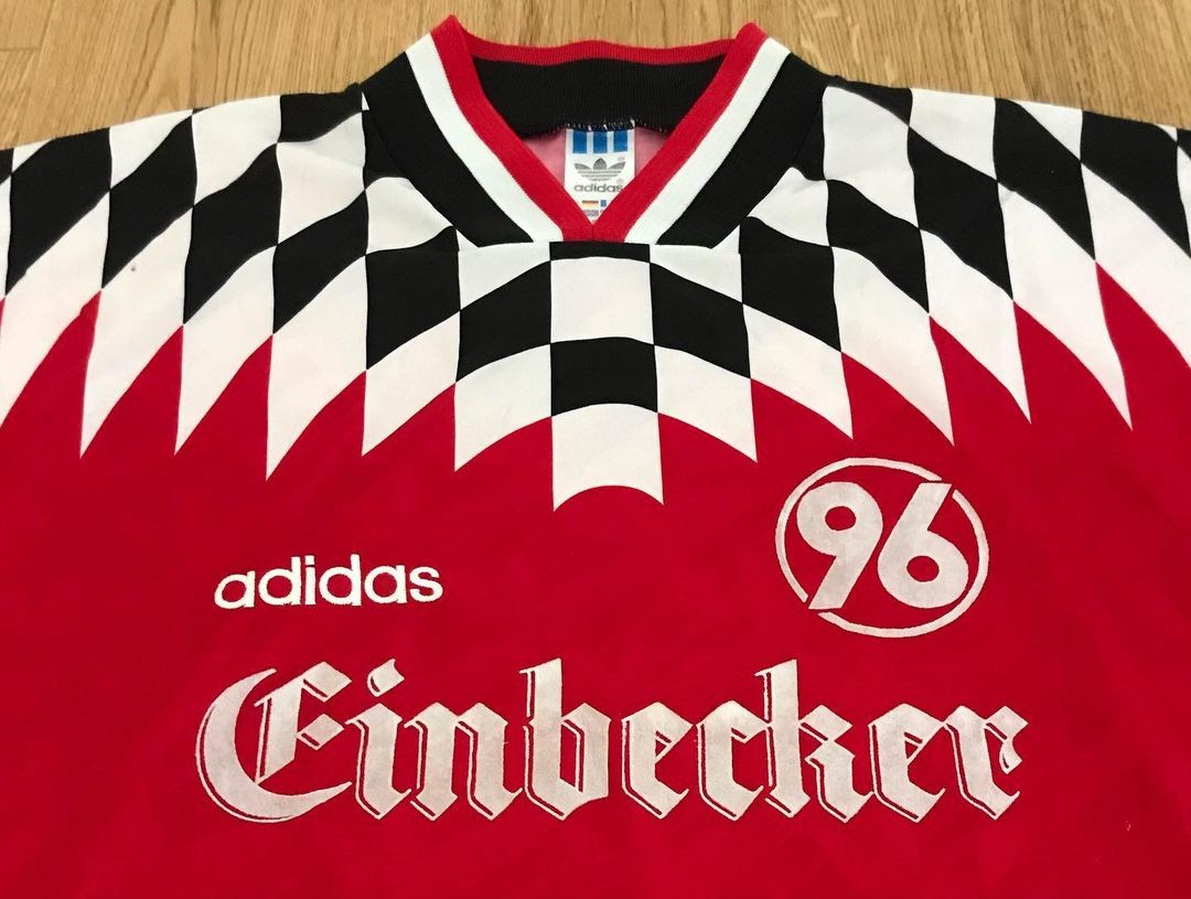 Hannover 96 1995-96 Home Kit