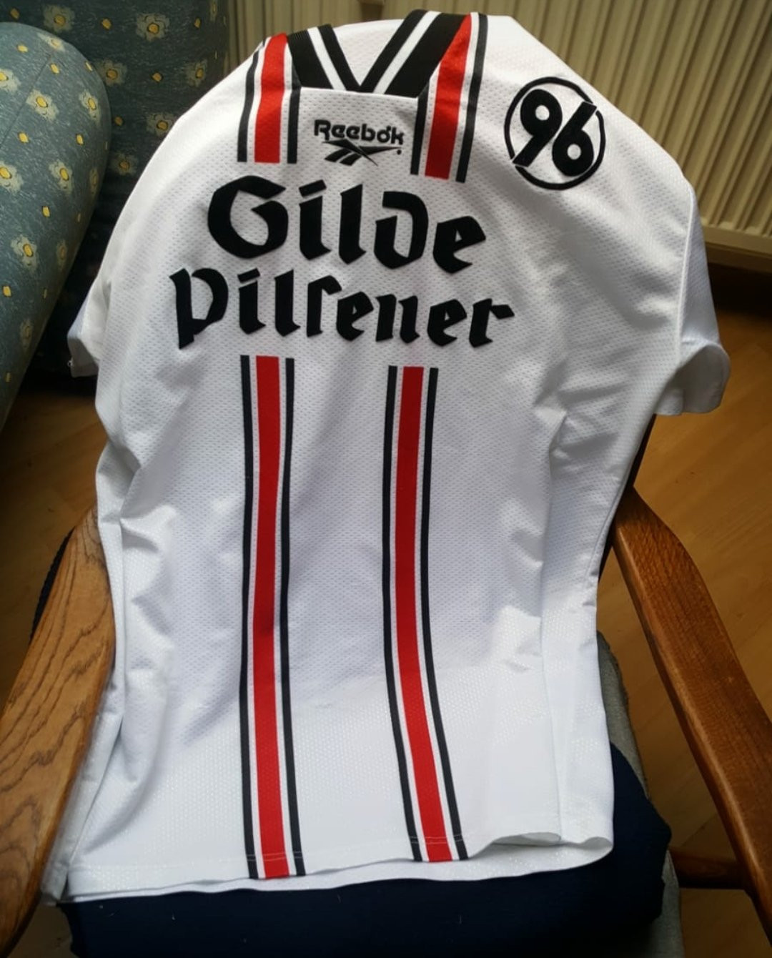 Hannover 96 1997-98 Away V2 Kit