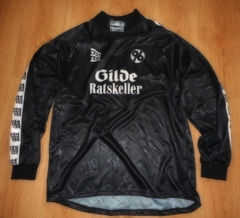 Hannover 96 2001-02 GK 1 Kit