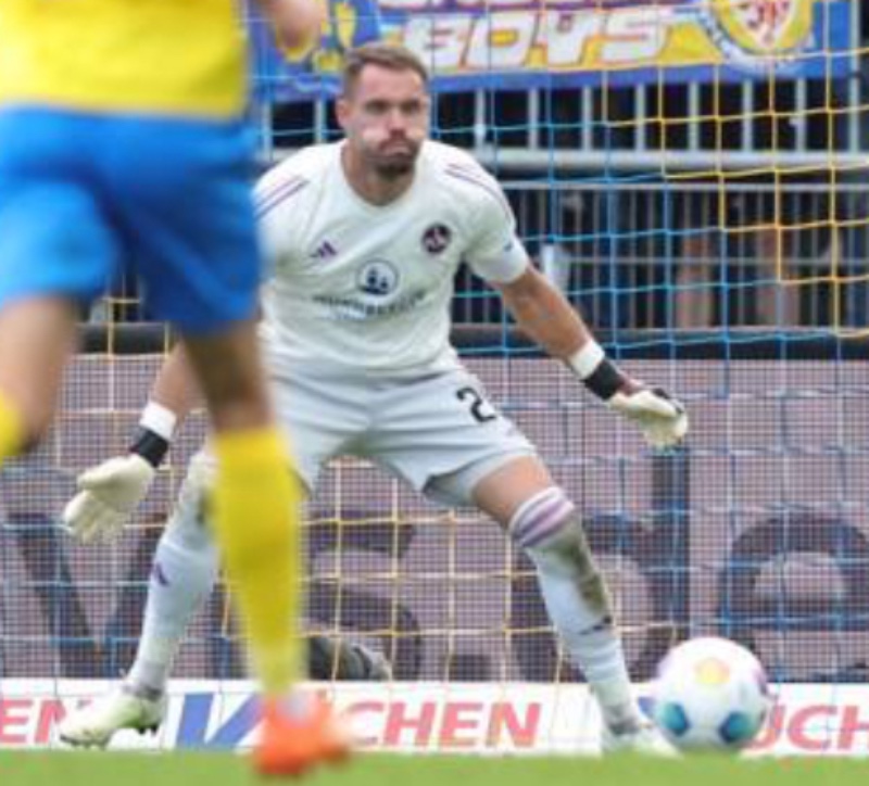 1. FC Nürnberg 2023-24 GK 3 Kit