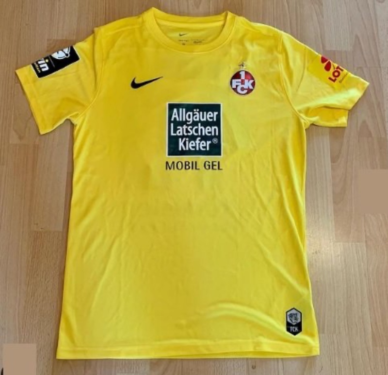 1. FC Kaiserslautern 2021-22 GK 3 Kit