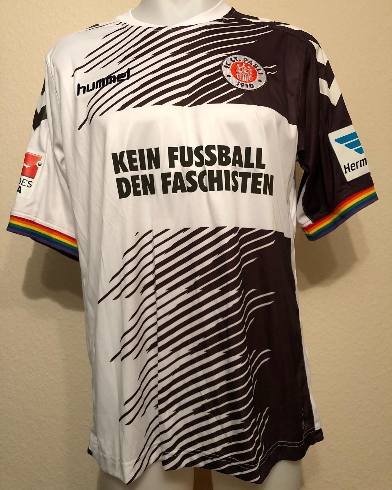 FC St. Pauli 2015-16 Away 2 Kit