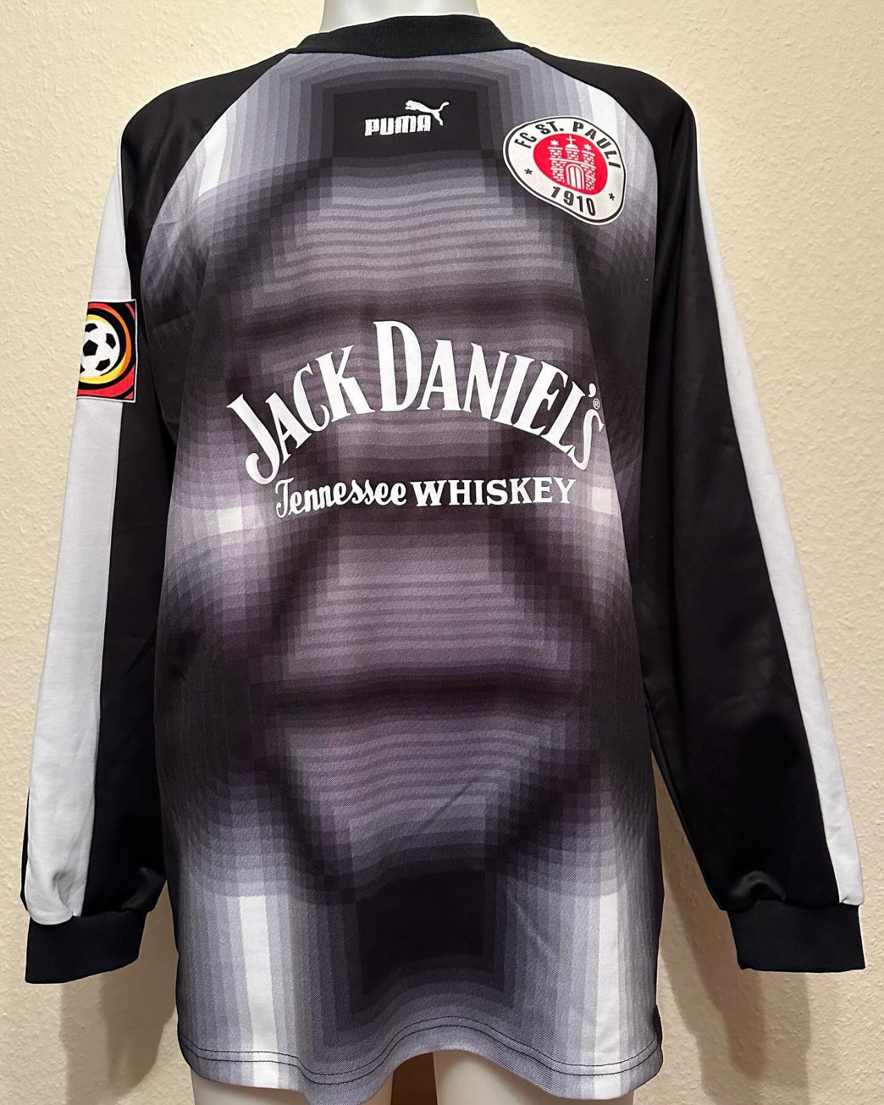 FC St. Pauli 1999-00 GK 2 Kit
