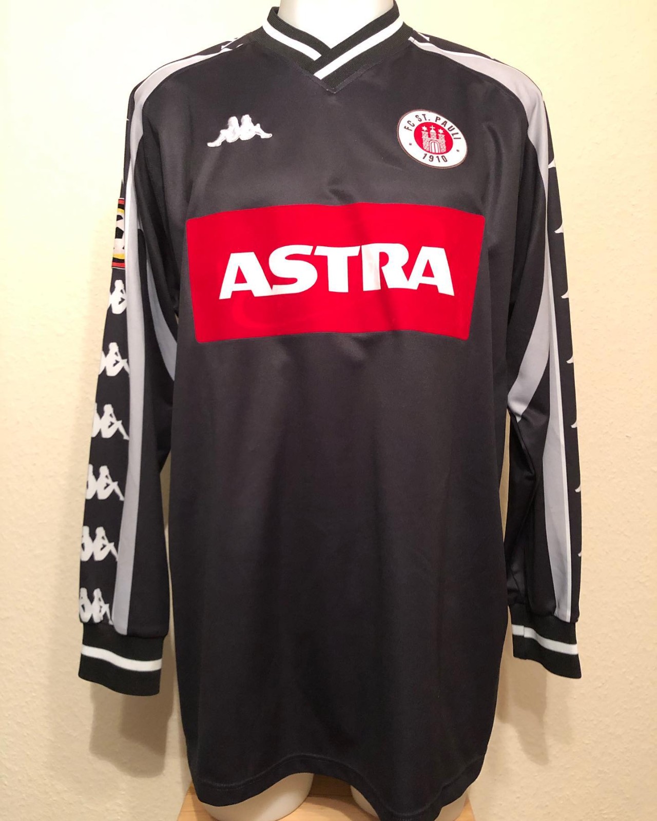 FC St. Pauli 2000-01 Away 2 Kit
