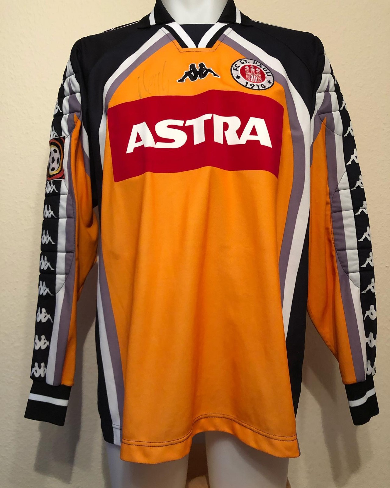FC St. Pauli 2000-01 GK 3 Kit