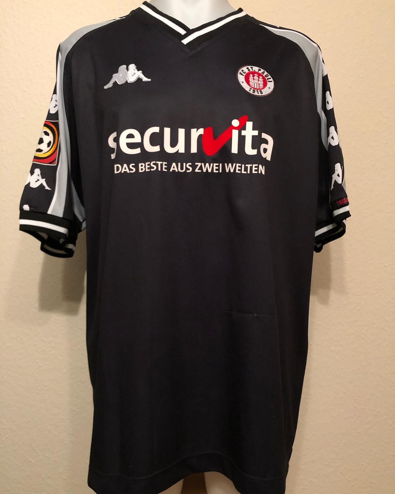 FC St. Pauli 2001-02 Away Kit