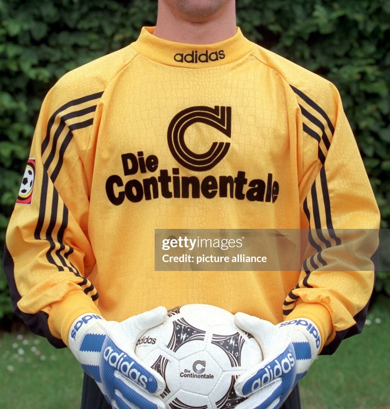 Hertha BSC 1997-98 GK 1 Kit
