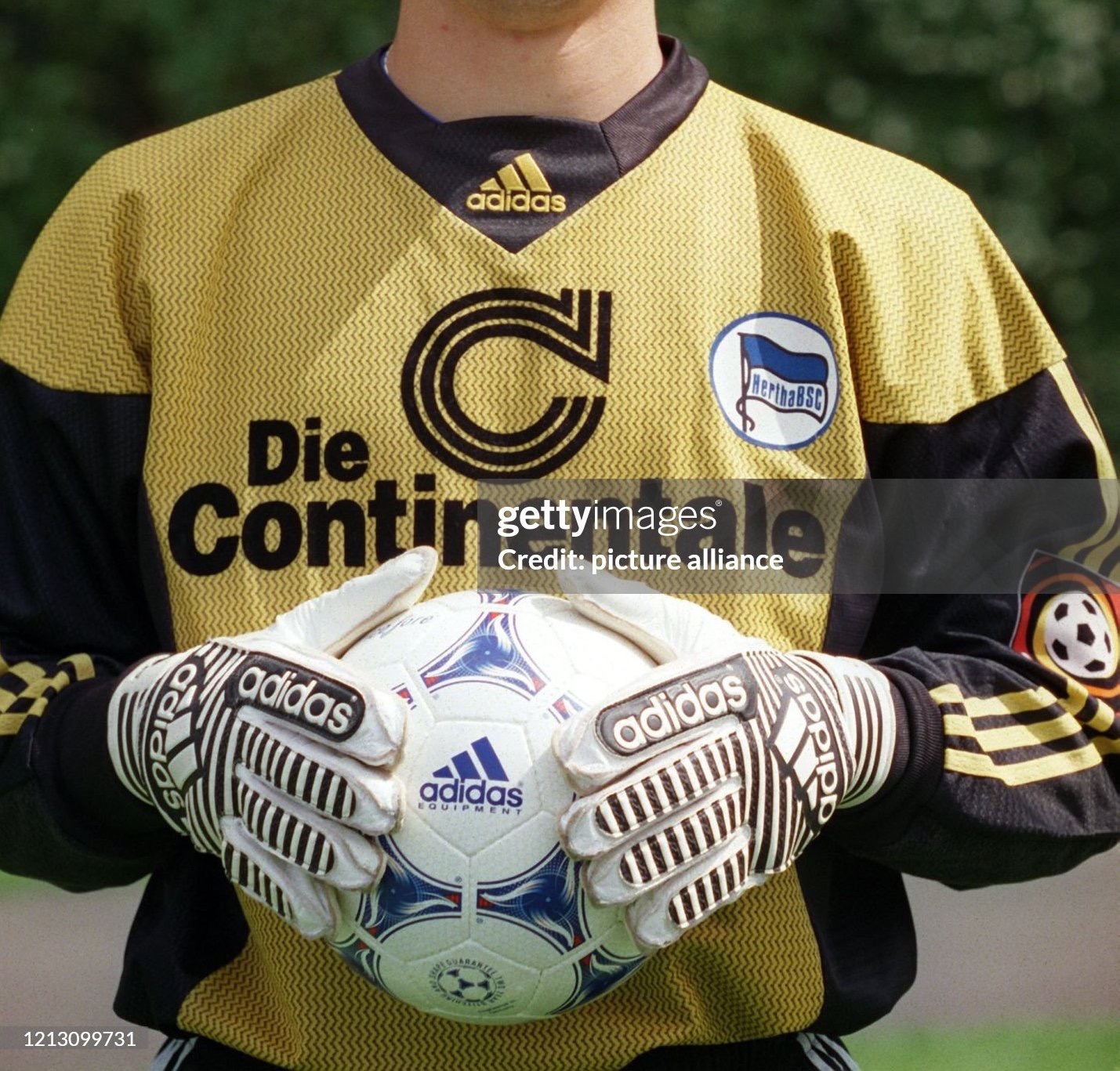 Hertha BSC 1998-99 GK 2 Kit