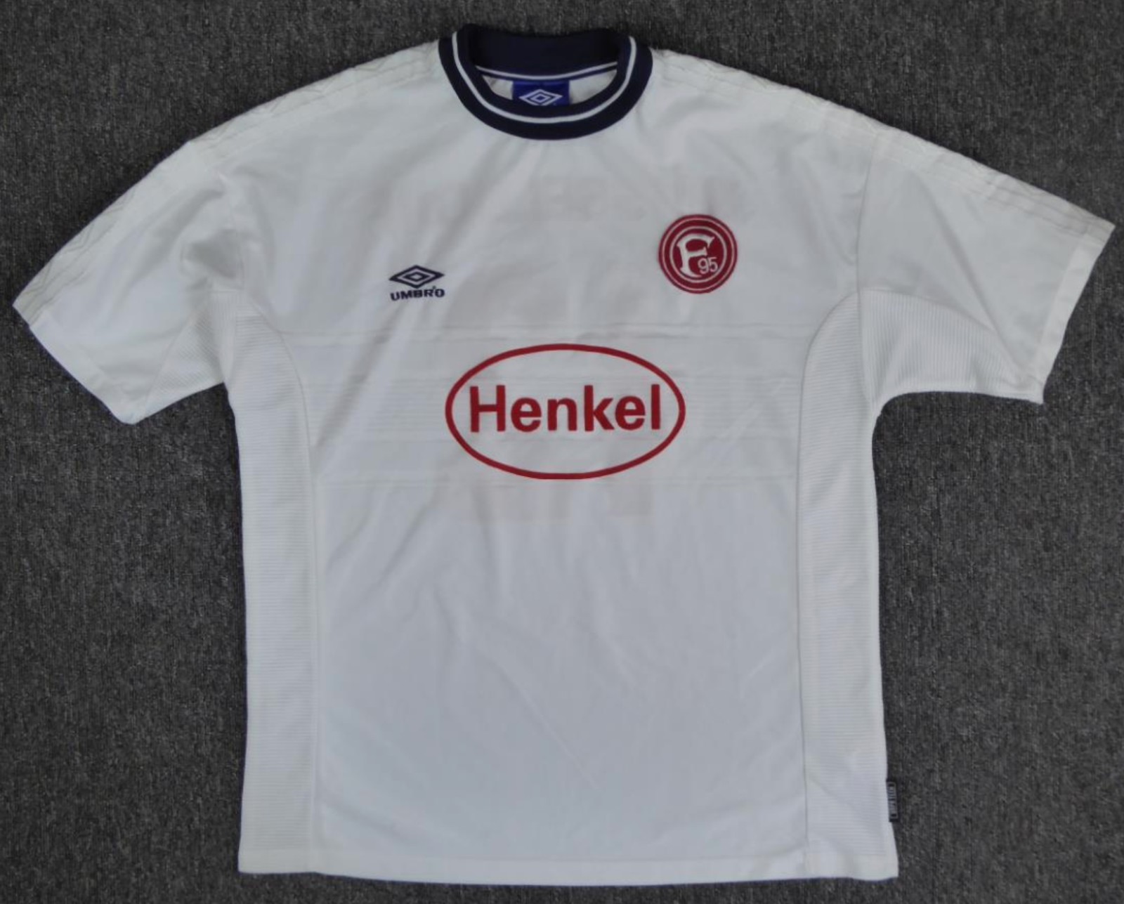 Fortuna Düsseldorf 2000-01 Away Kit