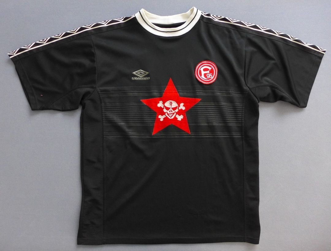 Fortuna Düsseldorf 2001-02 Away Kit