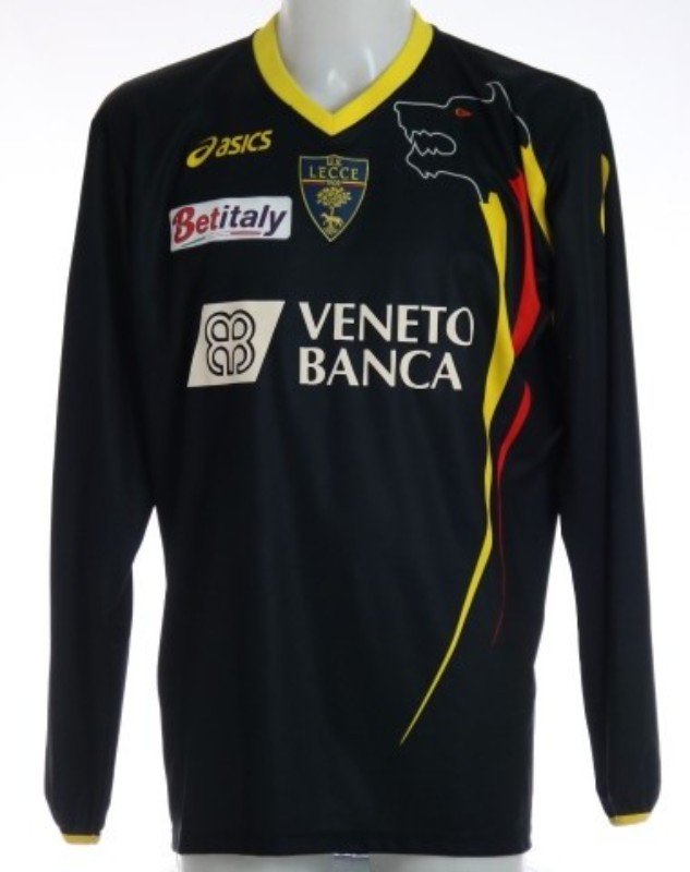 US Lecce 2010-11 Third Kit
