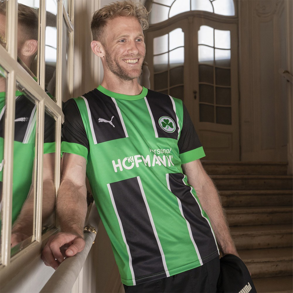 Greuther Fürth 2022-23 Away Kit
