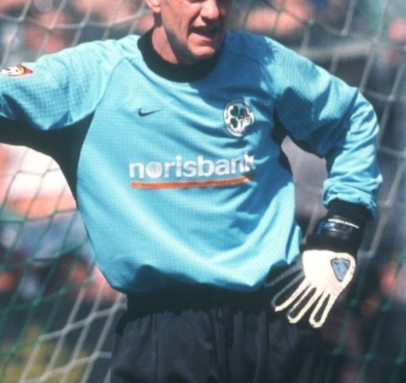 Greuther Fürth 2000-01 GK 1 Kit