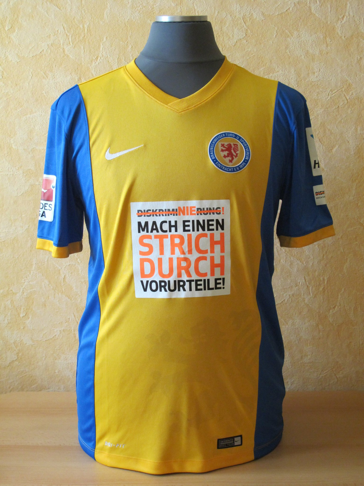 Eintracht Braunschweig 2014-15 Special Kit