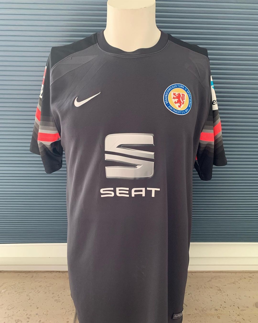 Eintracht Braunschweig 2014-15 GK 1 Kit