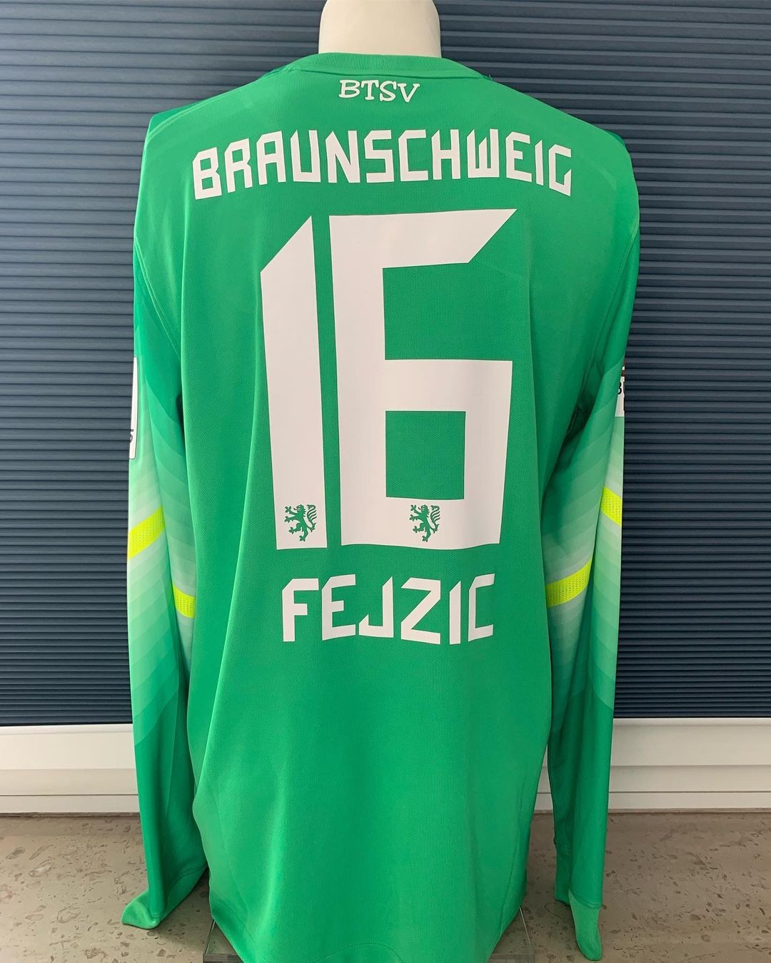 Eintracht Braunschweig 2015-16 GK 2 Kit