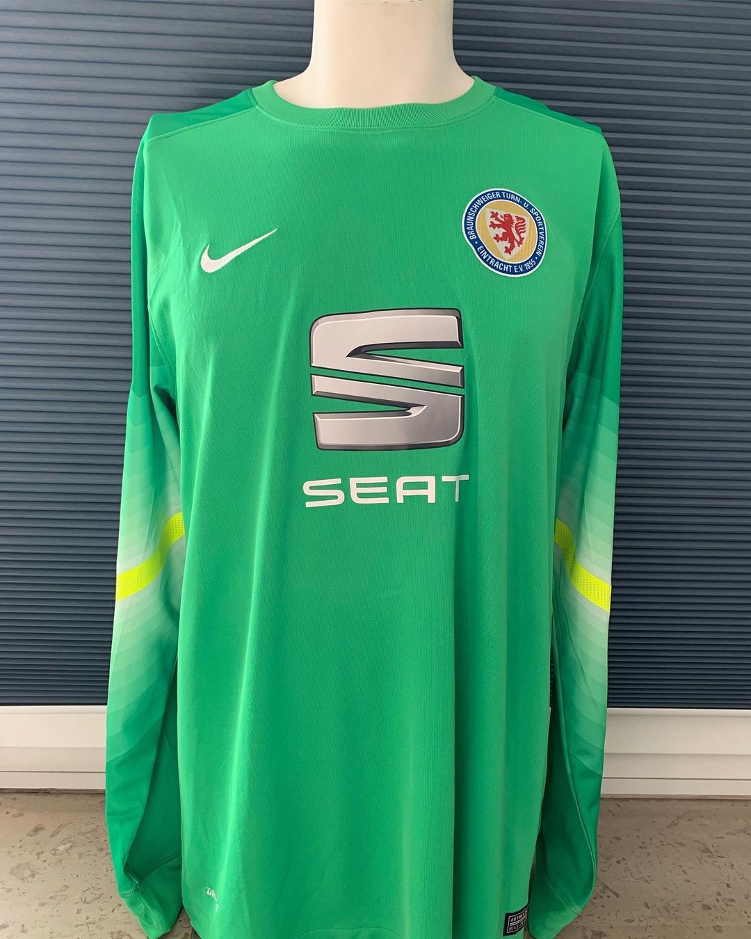 Eintracht Braunschweig 2015-16 GK 2 Kit