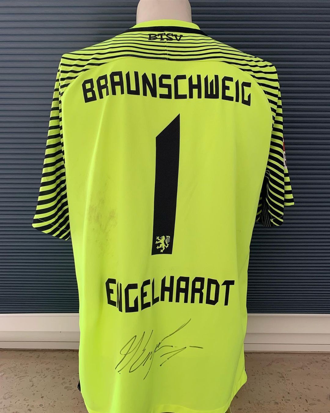 Eintracht Braunschweig 2016-17 GK 2 Kit