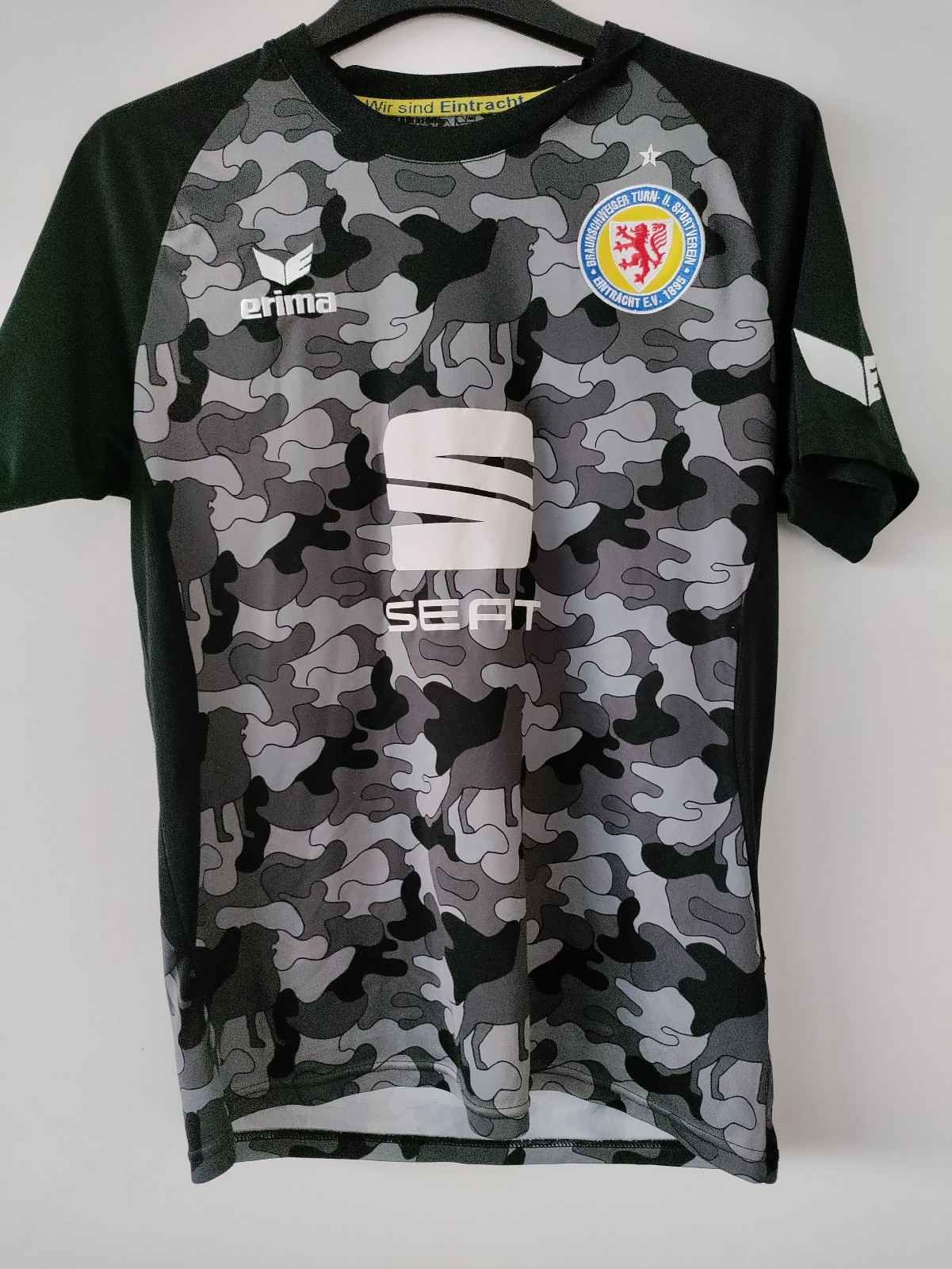Eintracht Braunschweig 2018-19 GK 1 Kit