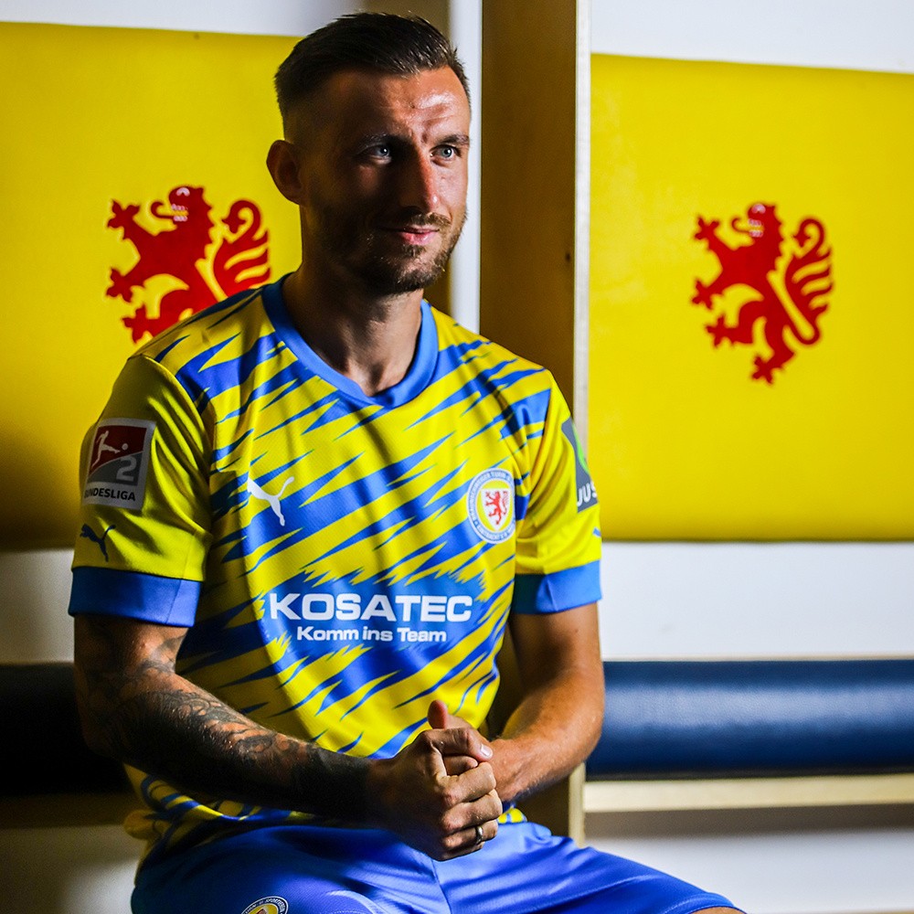 Eintracht Braunschweig 2022-23 Home Kit