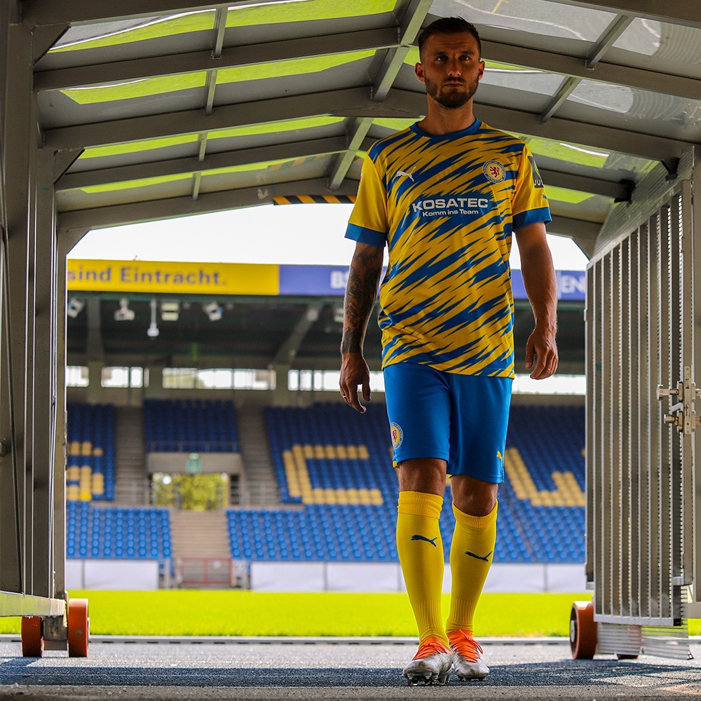 Eintracht Braunschweig 2022-23 Home Kit