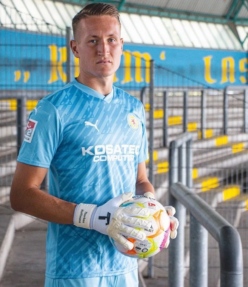 Eintracht Braunschweig 2023-24 GK 1 Kit