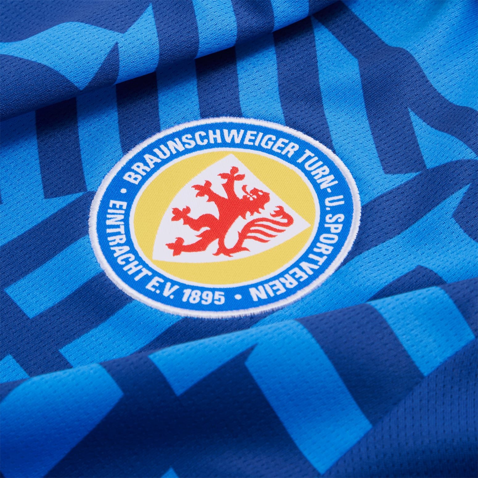 Eintracht Braunschweig 2024-25 Away Kit