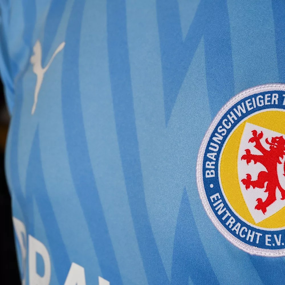 Eintracht Braunschweig 2024-25 GK 1 Kit