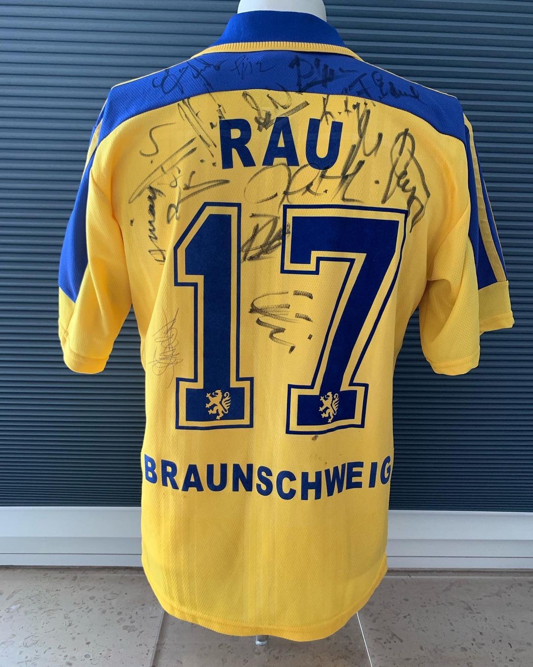 Eintracht Braunschweig 2000-01 Home Kit