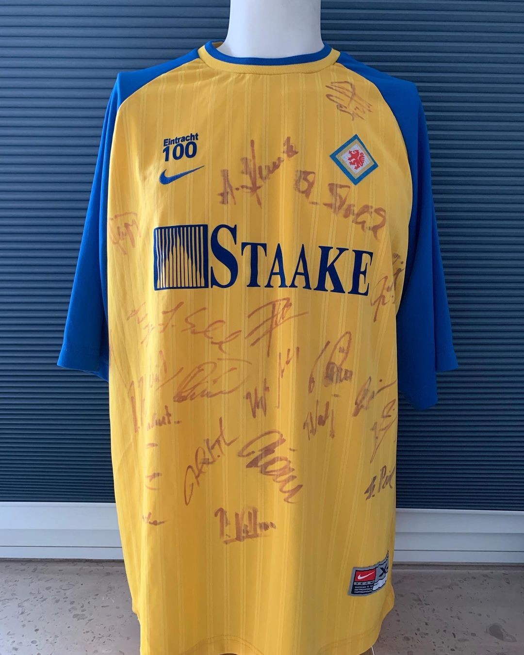 Eintracht Braunschweig 2001-02 Home Kit