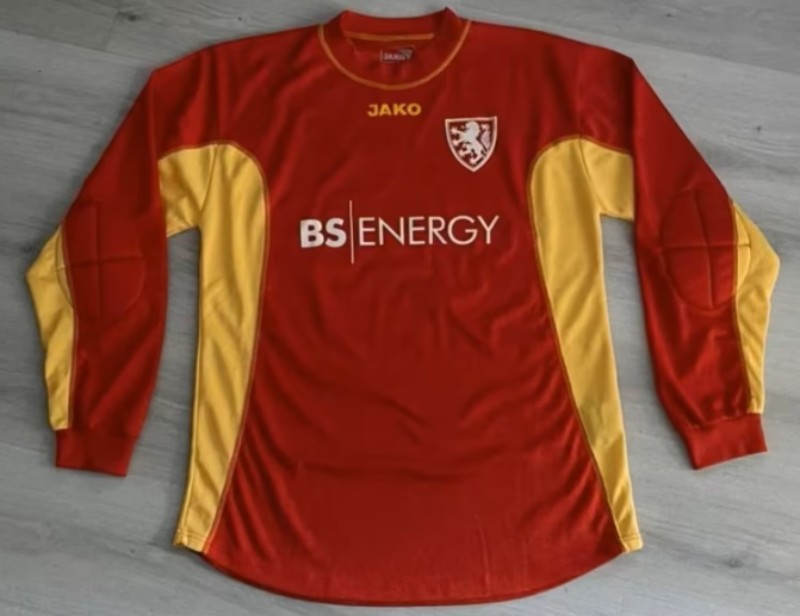 Eintracht Braunschweig 2003-04 GK 1 Kit