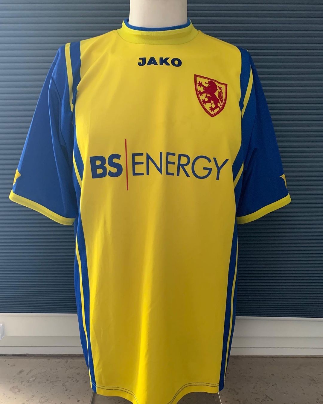 Eintracht Braunschweig 2004-05 Home Kit