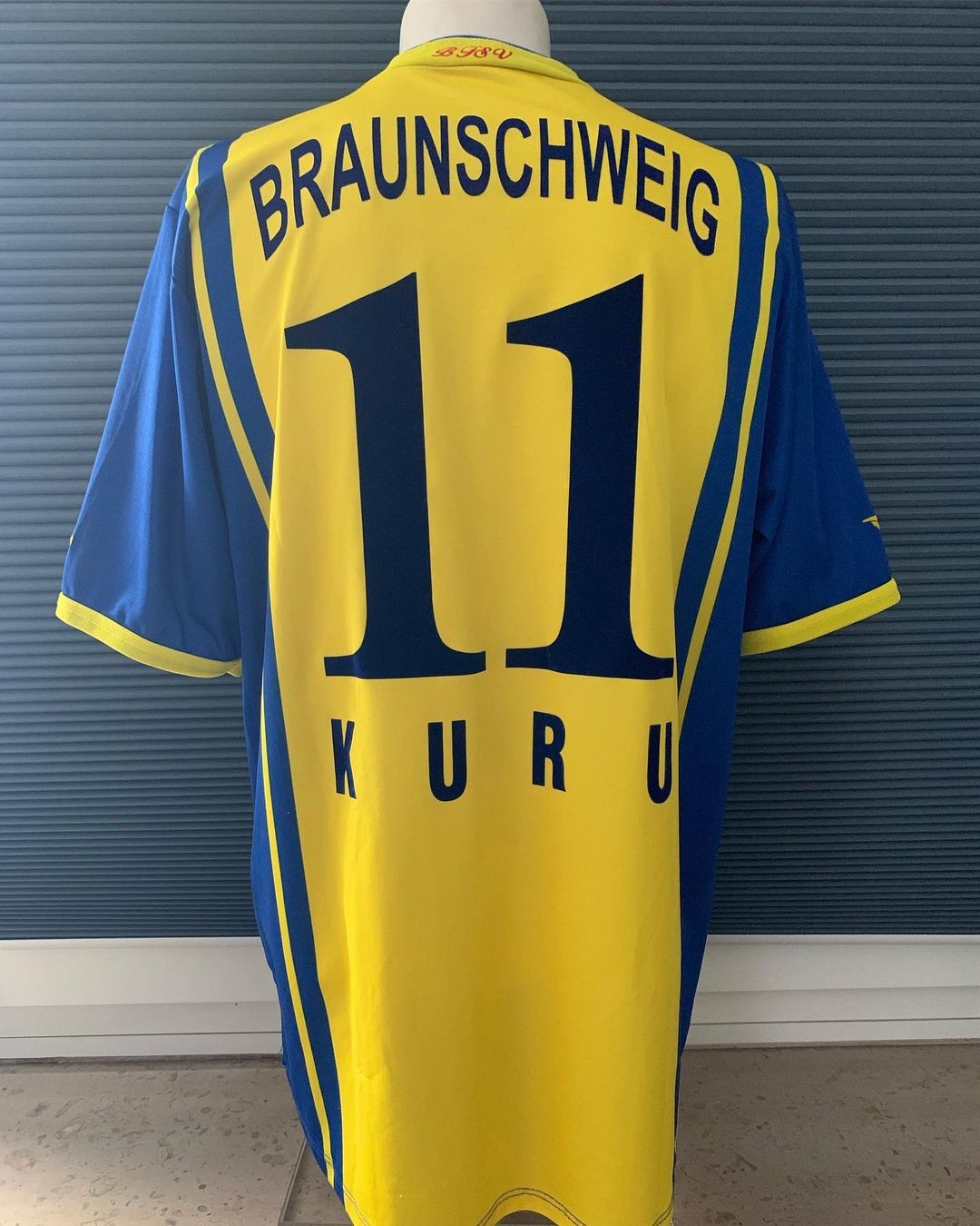 Eintracht Braunschweig 2004-05 Home Kit