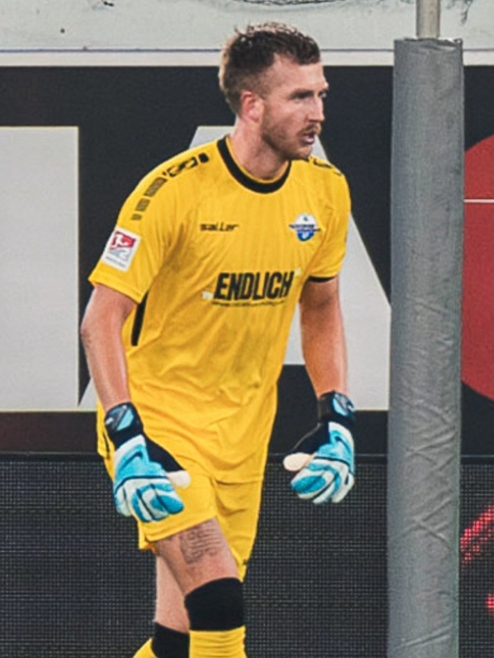 SC Paderborn 2024-25 GK 1 V2 Kit