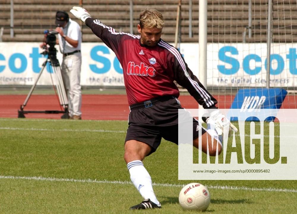 SC Paderborn 2003-04 GK 1 Kit